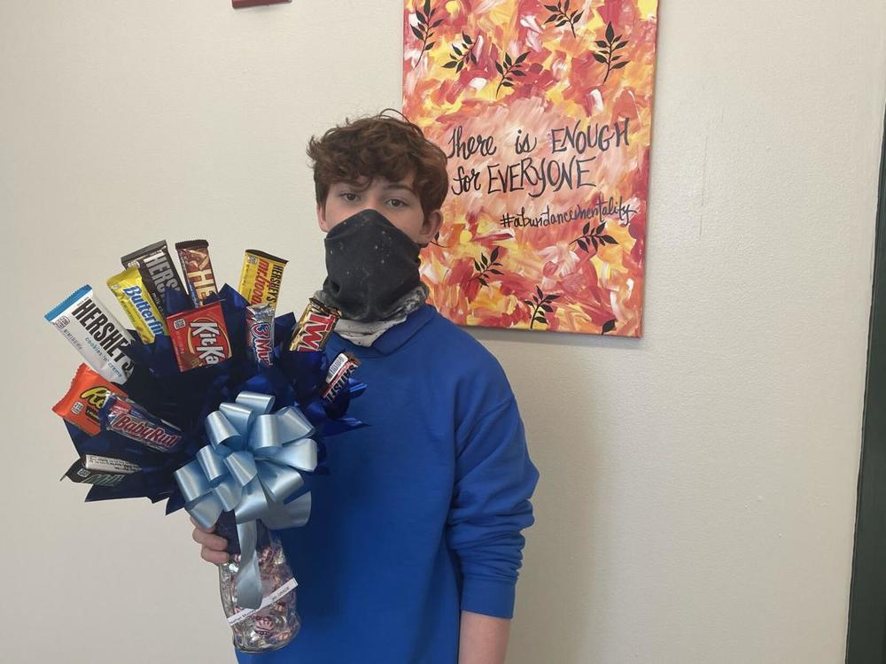 West Feliciana Middle School rewards honors students with candy bouquets